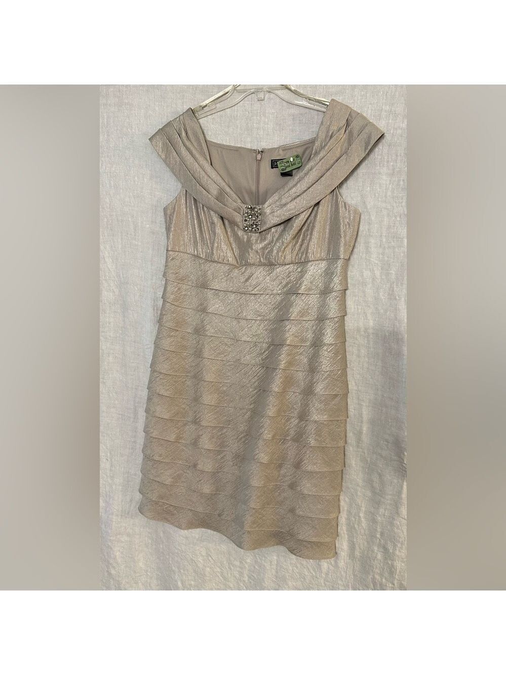 Jessica Howard Beautiful Taupe Dress. Size 12 Mother of bride/groom/ Homecoming